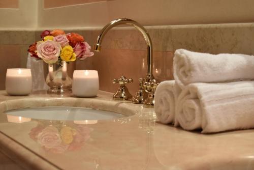 Ett badrum på Palazzina Mori - Luxury B&B