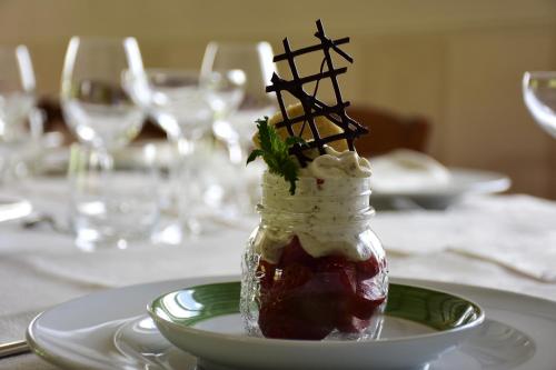 a dessert in a jar on a plate on a table at Agriturismo Cascina L'Arché in Santo Stefano Belbo