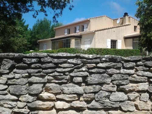 Maison familiale avec piscine privée au coeur du Luberon, en campagne du village de Cabrières d'Avignon proche de Gordes, 12 personnes, LS2-303 FENIERO