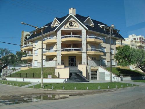 El edificio en el que está el departamento