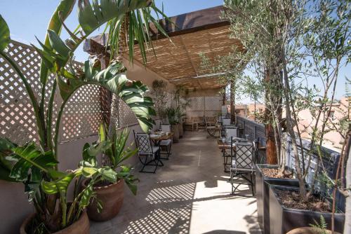 Un balcón o terraza en Riad Dar Tmania