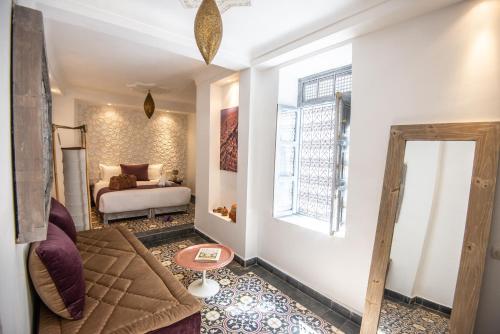 Una cama o camas en una habitación de Riad Dar Tmania