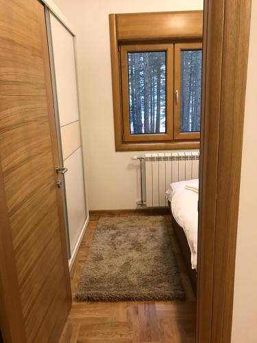 Cama o camas de una habitación en Zlatibor apartmani Jakovljevic