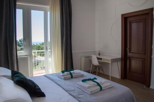 a bedroom with a bed with towels on it at Panoramica dei Templi B&B in Agrigento