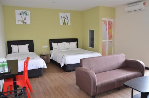 Katil atau katil-katil dalam bilik di Riverview Hotel