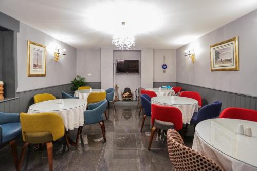 A restaurant or other place to eat at Beckenham Park Hotel 