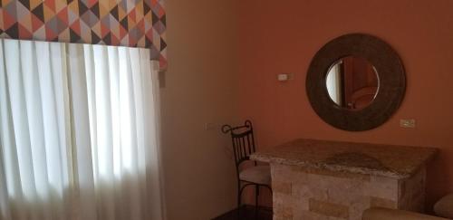 Gambar di galeri bagi Spanish Dream Hotel di Kingston