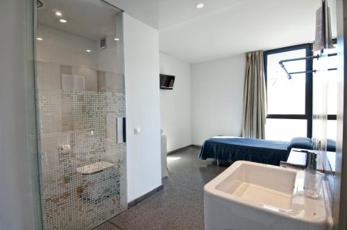 Ένα μπάνιο στο Hostal La Creu