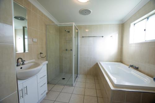 Topaz Cottage tesisinde bir banyo