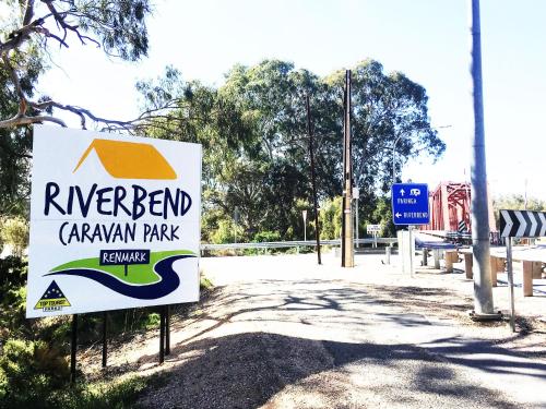 a sign for the riverbank caravan park at Riverbend Caravan Park Renmark in Renmark