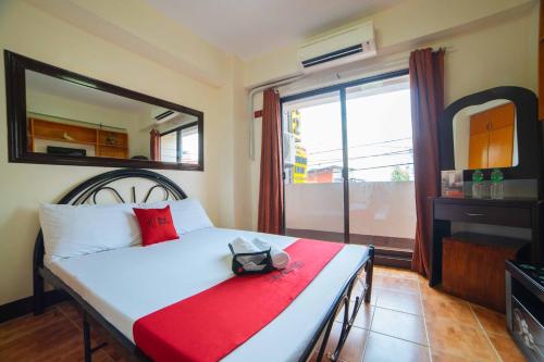 Postel nebo postele na pokoji v ubytování L Mansion 2 Palanan Makati City