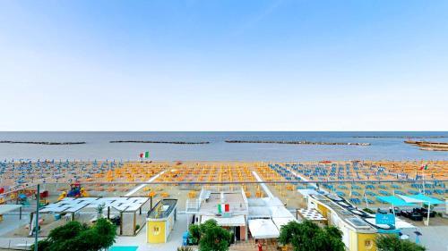 a view of a beach with a lot of umbrellas at Bell Suite Hotel in Bellaria-Igea Marina