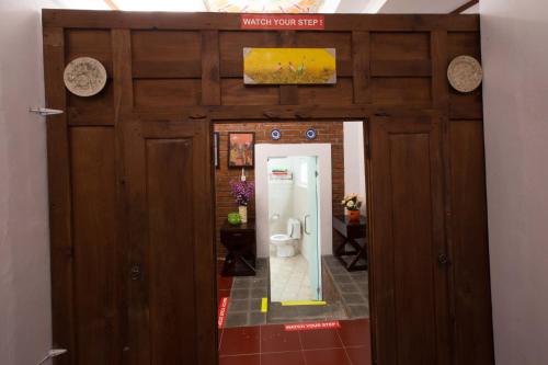 スレマンにあるjoglo Yudhistiraのバスルーム(トイレ付)が備わります。