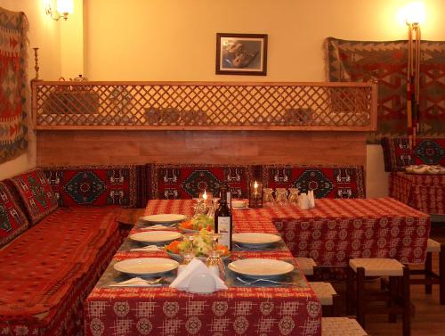En restaurant eller et spisested på Hittite Houses