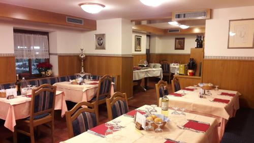Gallery image of Hotel Edelweiss in Passo del Tonale