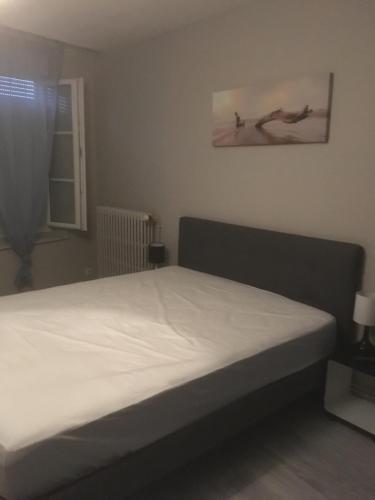 Ein Bett oder Betten in einem Zimmer der Unterkunft L’AMIRAL