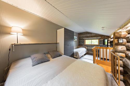 En eller flere senge i et værelse på UnelmaKöngäs