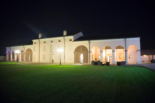 a large white building with a large yard at night at Villa Dello Spino in Concordia sulla Secchia