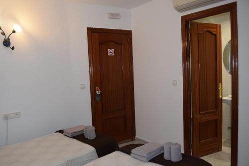 Кровать или кровати в номере Hostal Rofer