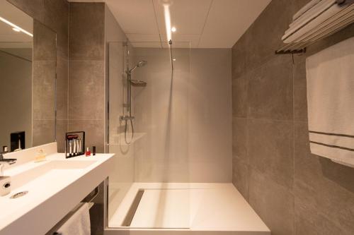 a bathroom with a shower and a sink at Floreal Le Panoramique in Mont-Saint-Aubert