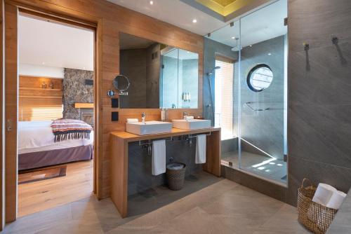 a bathroom with two sinks and a shower at Hotel AWA in Puerto Varas