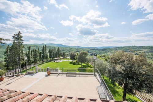 a view of a park with a bench and trees at Villa Ghiandai in Arezzo