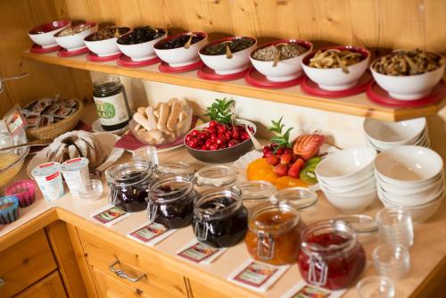 a buffet with bowls of food and other dishes at Ferien Bauernhof Maurachhof in Sankt Johann im Pongau