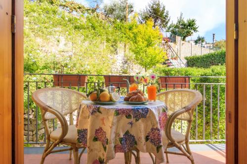 サンタガータ・スイ・ドゥエ・ゴルフィにあるSorrento Villa with garden see viewのギャラリーの写真