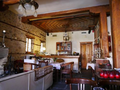 A restaurant or other place to eat at Oikia Alexandrou Traditional Inn