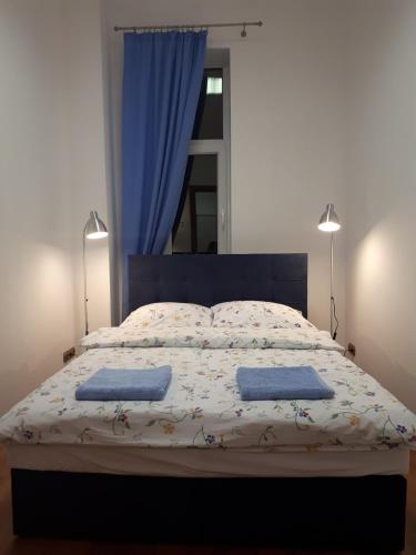 Ένα ή περισσότερα κρεβάτια σε δωμάτιο στο Apartamenty Sienkiewicza10