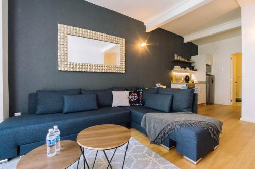 a living room with a blue couch and a table at MyPlace Zocalo in Mexico City