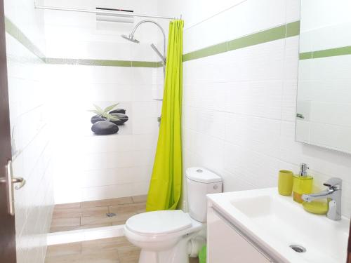 Koupelna v ubytování Bélavue & SPA Privé, avec vue panoramique sur mer, jardin créole paysager, jacuzzi privé