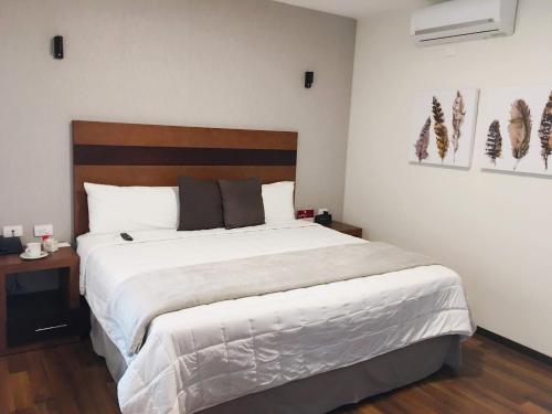 Ένα ή περισσότερα κρεβάτια σε δωμάτιο στο Hotel Plaza Catedral