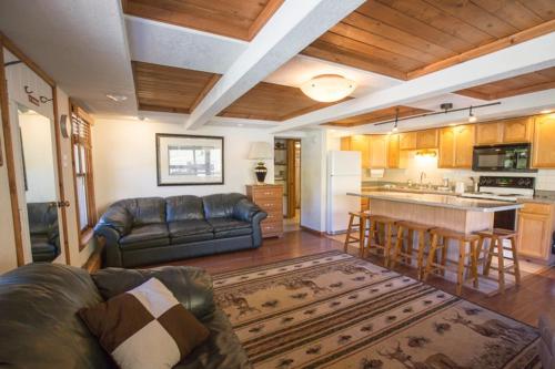 Kuchyň nebo kuchyňský kout v ubytování Brettelberg Slopeside Condos F9