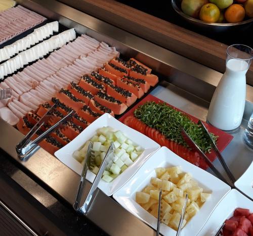 Comida en o cerca de este hotel