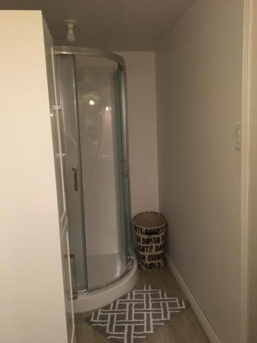 a bathroom with a shower in the corner of a room at RépitBonka et Vélo - Péribonka in Peribonka
