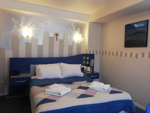 Ένα ή περισσότερα κρεβάτια σε δωμάτιο στο Hotel "VIRGEN DEL SOCAVON"