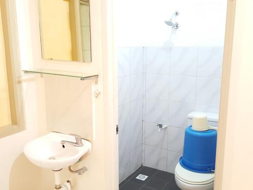 ห้องน้ำของ Delta Inn Bogor Syariah for Indonesian Only