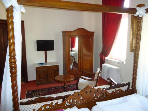 a bedroom with a bed and a mirror at PP Pension Potsdam in Potsdam