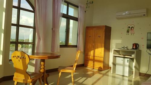 Una cocina o zona de cocina en Da Yi Train Homestay