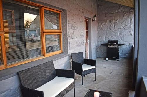 Ruang duduk di FlowerBox Cottages
