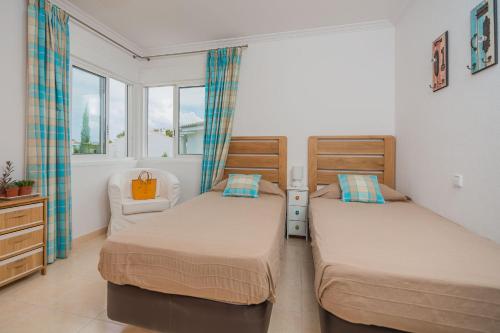 a bedroom with two beds and a couch at Villa Maria in El Port