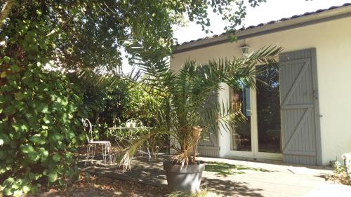 Un jardín fuera de Chambres d'hôtes du Parc d'Espagne