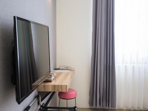 TV a/nebo společenská místnost v ubytování Rainbow Hotel