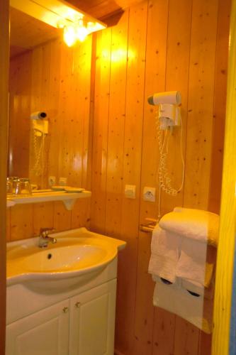 Ванная комната в Hôtel La Vallée