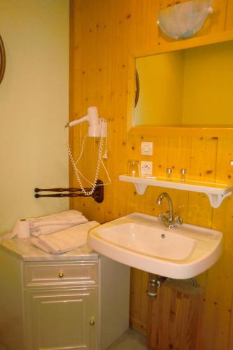 Ванная комната в Hôtel La Vallée