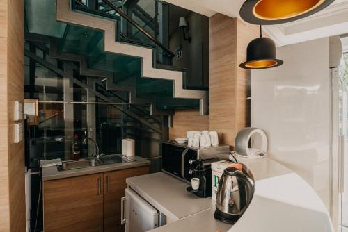 Dapur atau dapur kecil di Aquapark Design Rooms