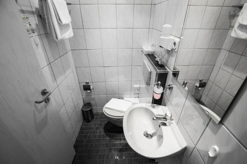 Ένα μπάνιο στο Hotel Garni Landhaus zur Issel