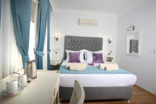 Letto o letti in una camera di Petunya Konak Boutique Hotel