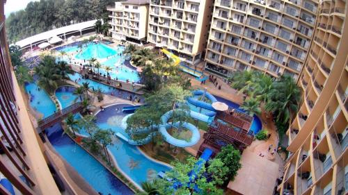 Bazén v ubytovaní ZamLan Gold Coast Morib Intl Resort - 3 Rooms Apartment alebo v jeho blízkosti